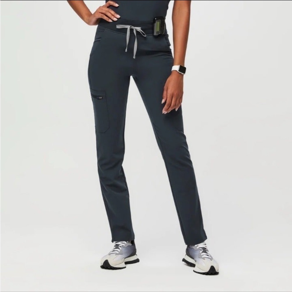 DARK HARBOR Figs Yola Skinny Scrub Pants